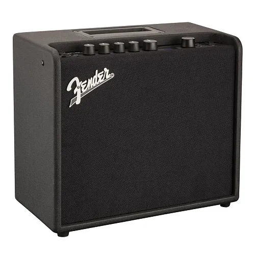 Fender Mustang LT25 Комбоусилитель.